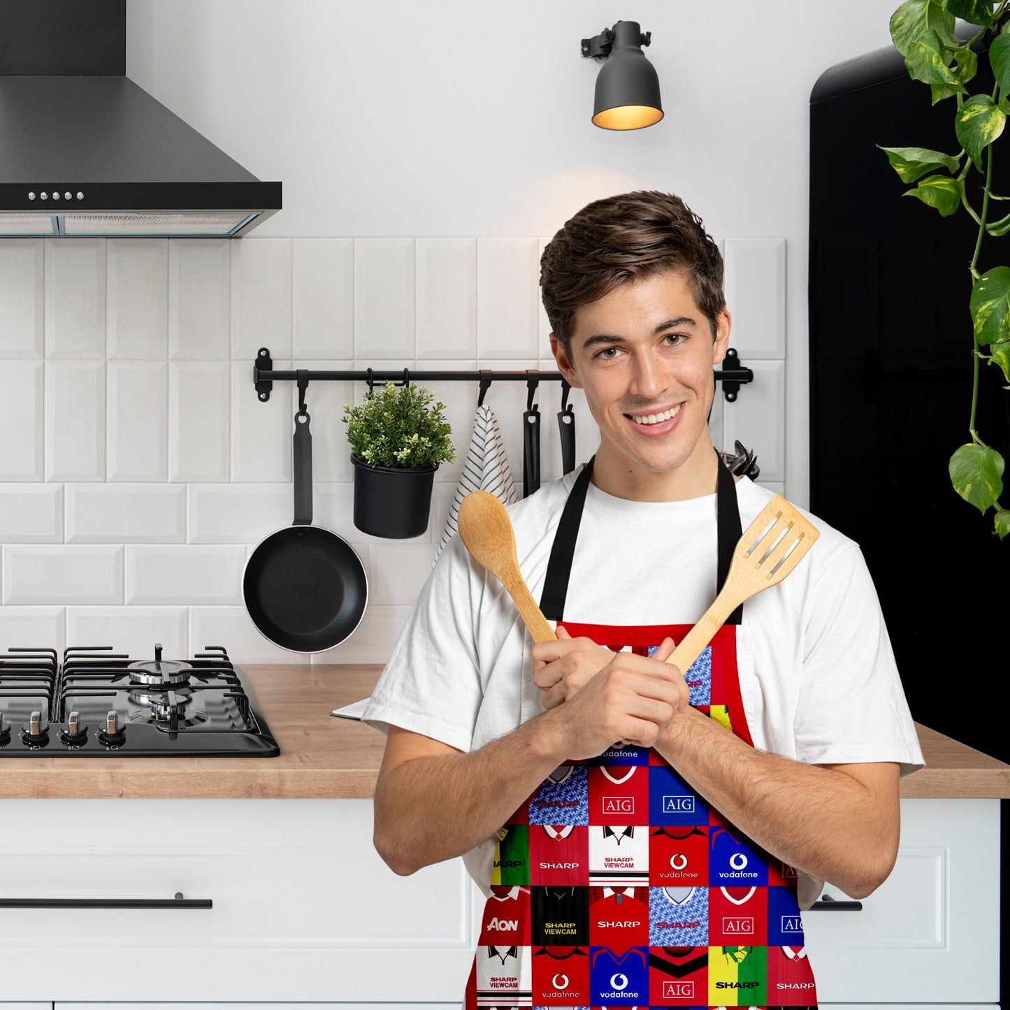 Manchester Red - Kit Montage - Water-Resistant Adults Apron